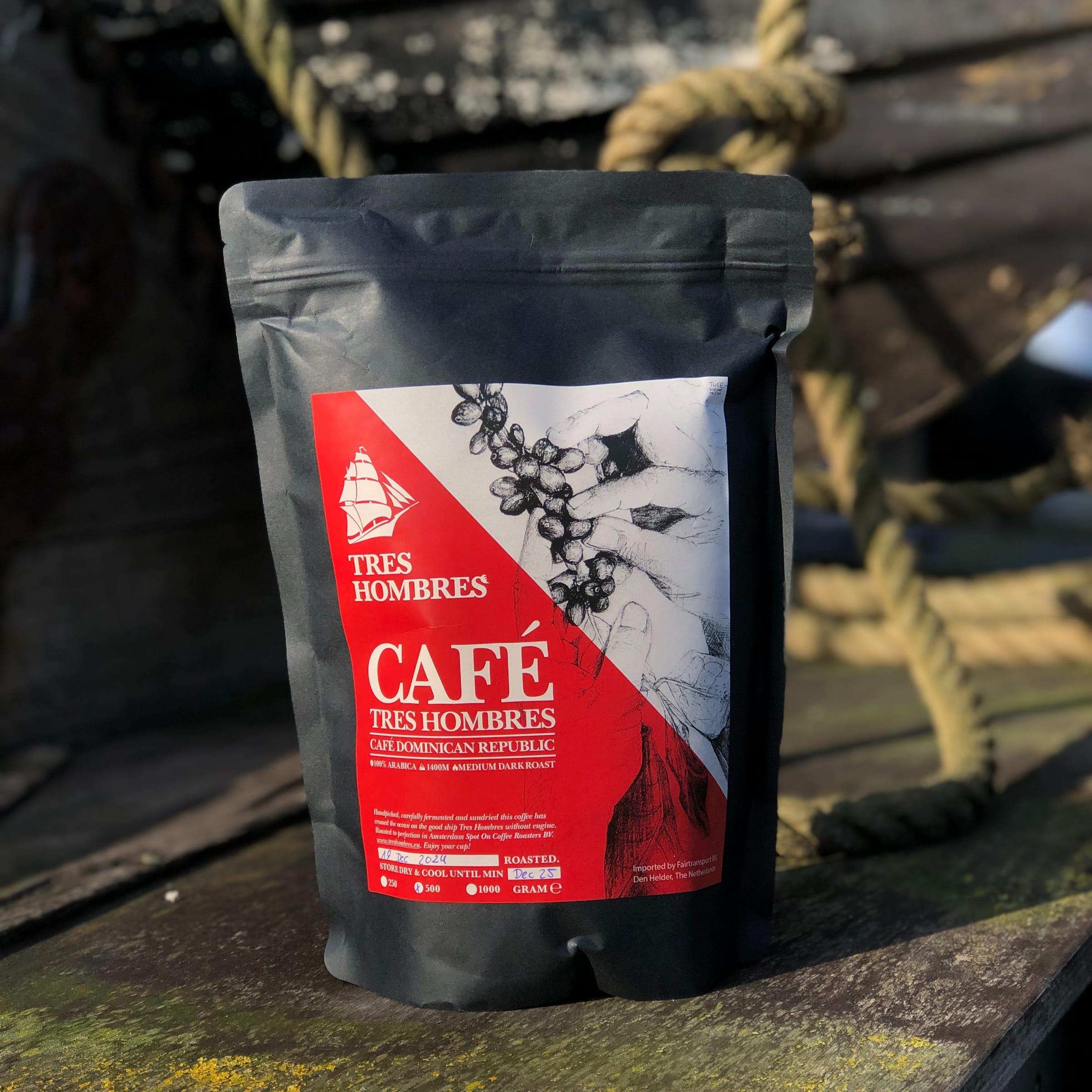 Zak Café Tres Hombres koffie op het dek